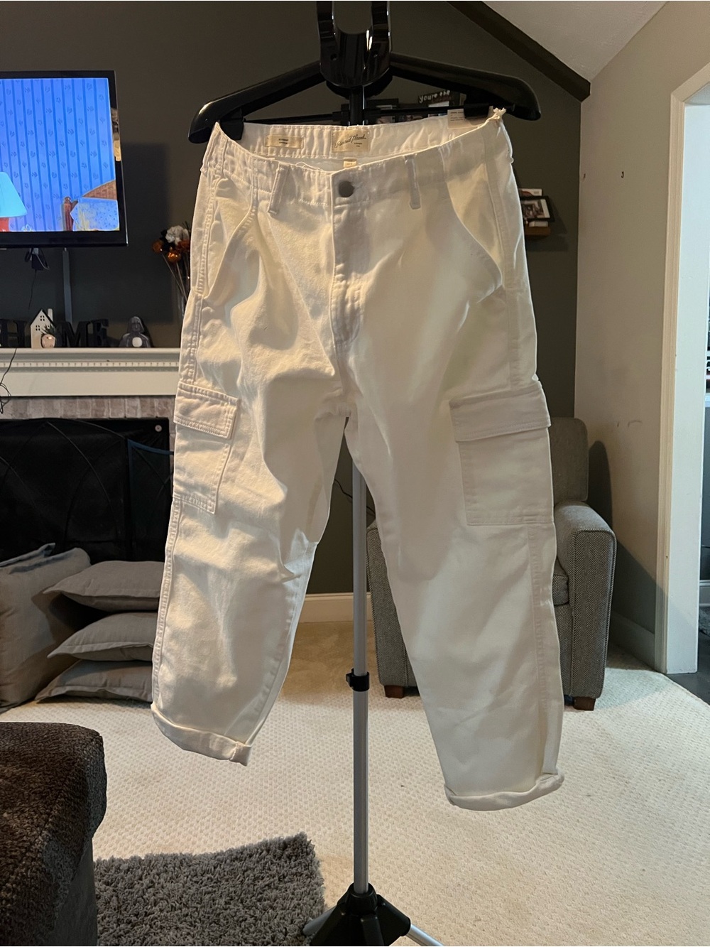 Universal Thread Boyfriend, Women’s white Boyfriend cut, cargo pants sz 12, NWT